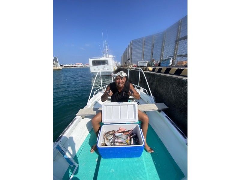 SALE! [Ishigakijima・Private Boat] Beginners welcome! If you're not sure what to do, try this ✨ Half-day fishing tour | Aim for island fish and high-quality fish! A private fishing experience that you can enjoy casually with your family and friendsの紹介画像