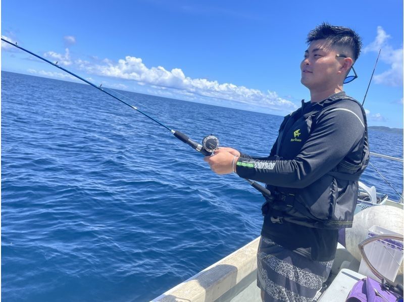 SALE! [Ishigakijima・Private Boat] Beginners welcome! If you're not sure what to do, try this ✨ Half-day fishing tour | Aim for island fish and high-quality fish! A private fishing experience that you can enjoy casually with your family and friendsの紹介画像