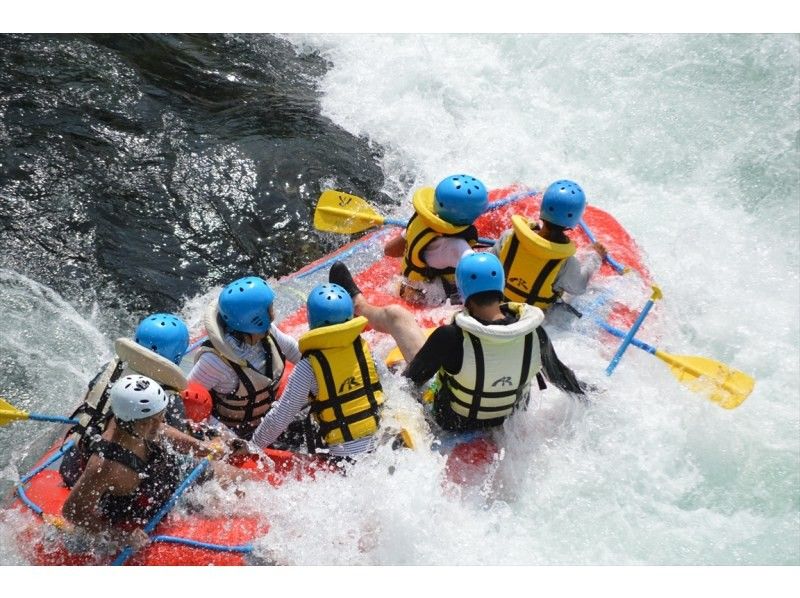 [Gifu/Minokamo/Gujo/14 o'clock course/half day] Children from 3 years old ◎ Enjoy rafting on the Nagara River! Satisfy your stomach and heart with BBQ!の紹介画像