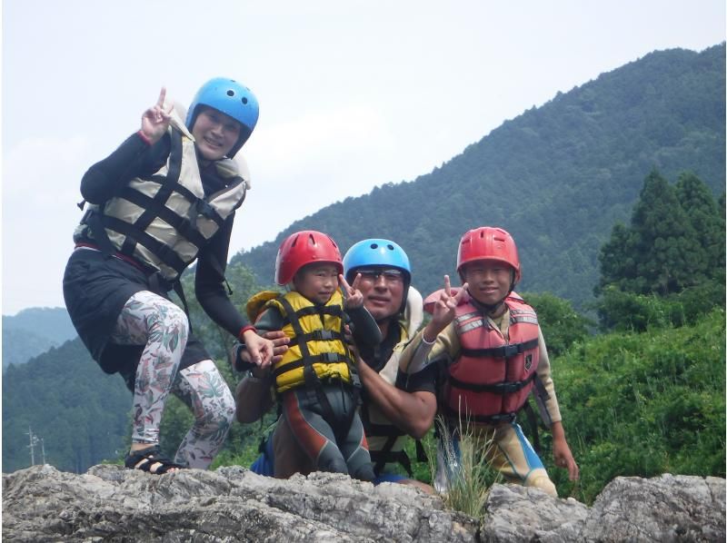 [Gifu/Minokamo/Gujo/14 o'clock course/half day] Children from 3 years old ◎ Enjoy rafting on the Nagara River! Satisfy your stomach and heart with BBQ!の紹介画像