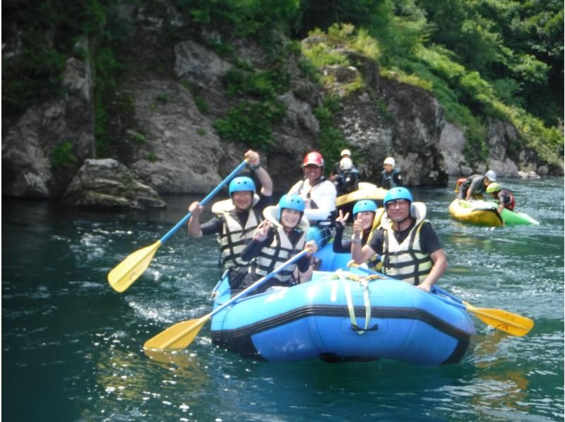 [Gifu/Minokamo/Gujo/14 o'clock course/half day] Children from 3 years old ◎ Enjoy rafting on the Nagara River! Satisfy your stomach and heart with BBQ!の紹介画像