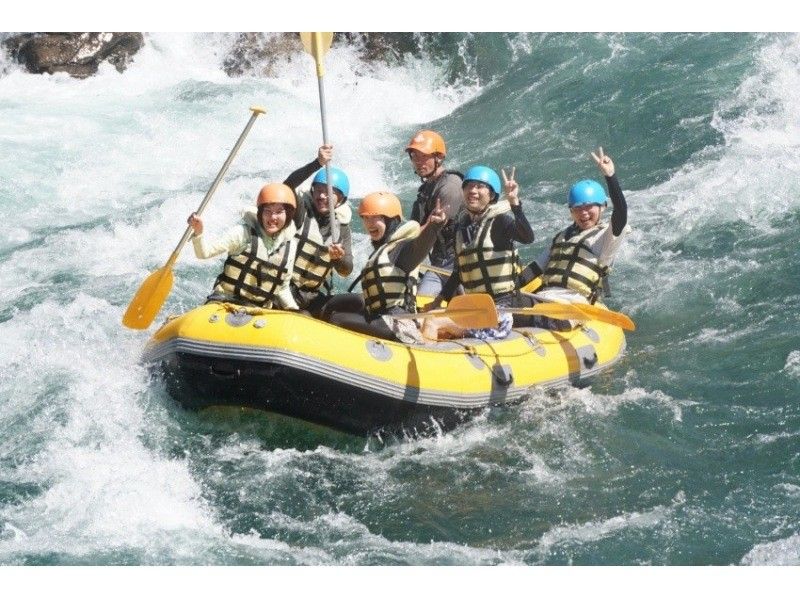 [Gifu Prefecture, Minami-cho, Gujo City / half-day] Elementary school students are welcome ◎ Powerful rafting on the Nagara River! A natural roller coaster! (morning or afternoon) with hot spring ticket and BBQ ♪の紹介画像