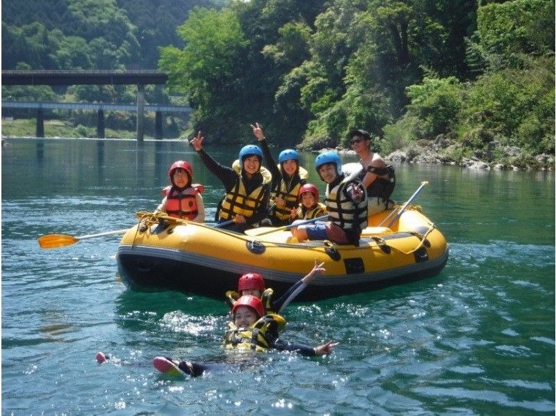 [Gifu Prefecture, Minami-cho, Gujo City / half-day] Elementary school students are welcome ◎ Powerful rafting on the Nagara River! A natural roller coaster! (morning or afternoon) with hot spring ticket and BBQ ♪の紹介画像
