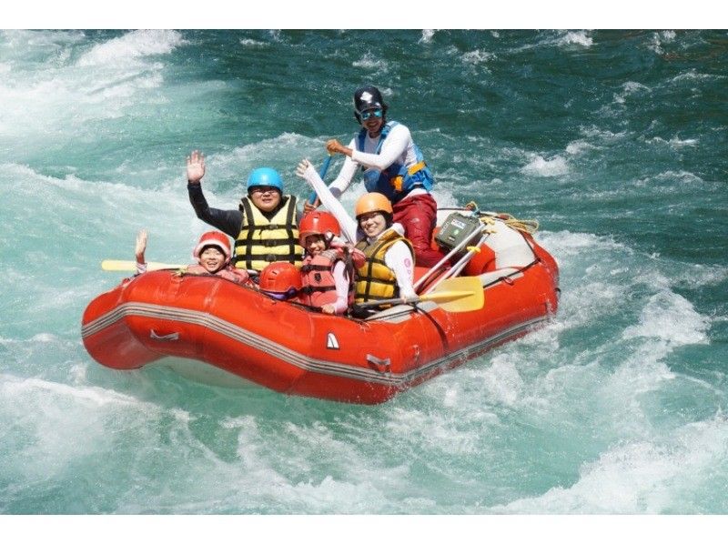 [Gifu Prefecture, Minamicho, Gujo City / 14 o'clock course] Elementary school students and children are welcome ◎ Powerful rafting on the Nagara River! (morning or afternoon) with hot spring ticket and BBQ ♪の紹介画像