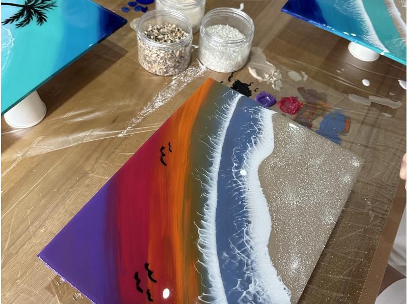 [Ishigaki Island/Experience] Completely original! Create the ocean of Ishigaki Island♡ "Ocean Art Board Mini Course" Cute interior♡ Groups welcome!の紹介画像