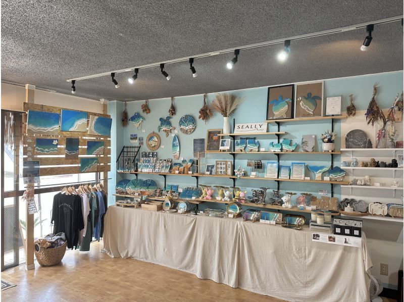 [Ishigaki Island/Experience] Completely original! Create the ocean of Ishigaki Island♡ "Ocean Art Board Mini Course" Cute interior♡ Groups welcome!の紹介画像