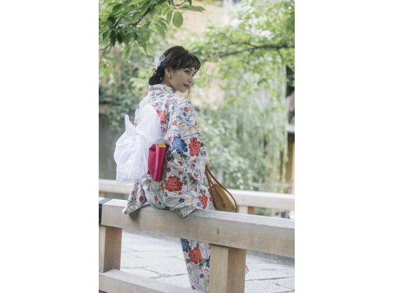 [Kyoto Yasaka Shrine] Kimono rental "Yukata plan" You can choose a standard kimono! Come empty-handed, ages 12 and up OKの紹介画像