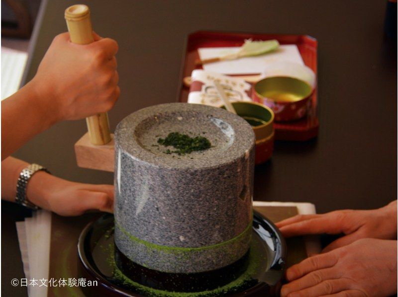 【東京・神田】【抹茶2点体験コース】自分で点てるお抹茶と練り切り和菓子作り体験の紹介画像
