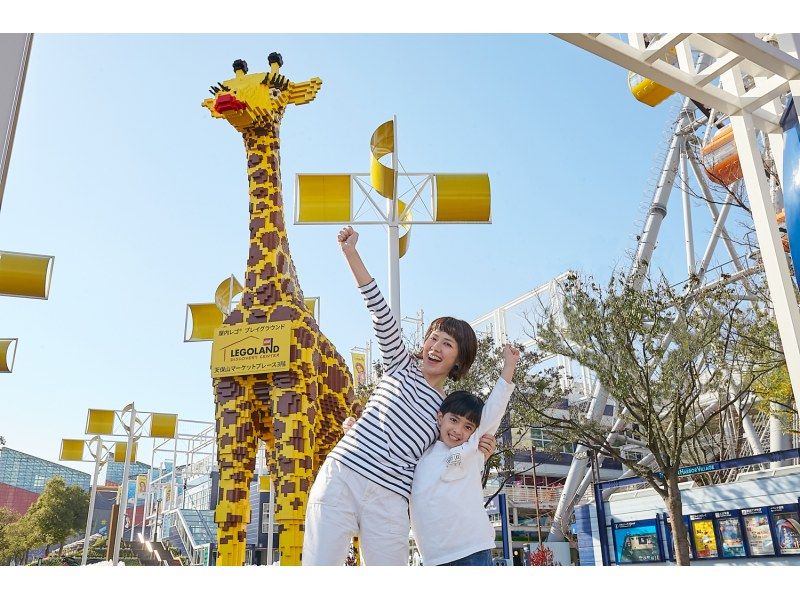 Parents and children enjoying Legoland Discovery Center Osaka