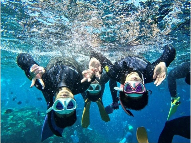 [2 hours 1 group fully reserved snorkeling/Okinawa/Onna Village/Blue Cave] Many female staff members ★GOPRO free photographyの紹介画像
