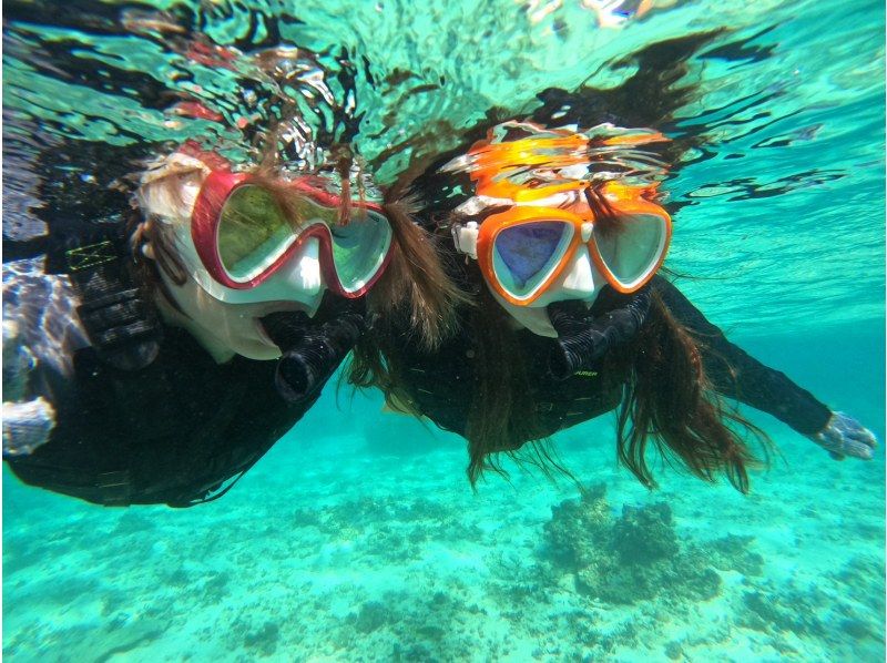 【恩納村青の洞窟】3歳から70歳までOK！★貸し切りシュノーケル！★雨天開催！★女性スタッフ在籍★無料写真撮影★当日予約、手ぶらで参加OKの紹介画像