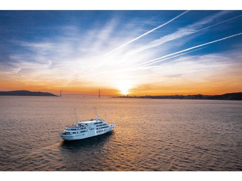 [Hyogo/Kobe] Cruise with 1 soft drink, select from 4 courses (lunch, tea, twilight, night)