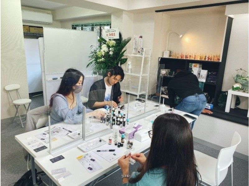 【東京・富岡】＜平日プラン＞香るハーバリウム・ロールオンアロマ作り体験の紹介画像