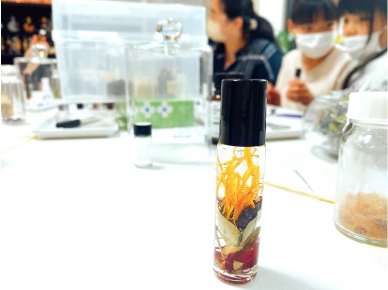 【東京・富岡】＜平日プラン＞香るハーバリウム・ロールオンアロマ作り体験
