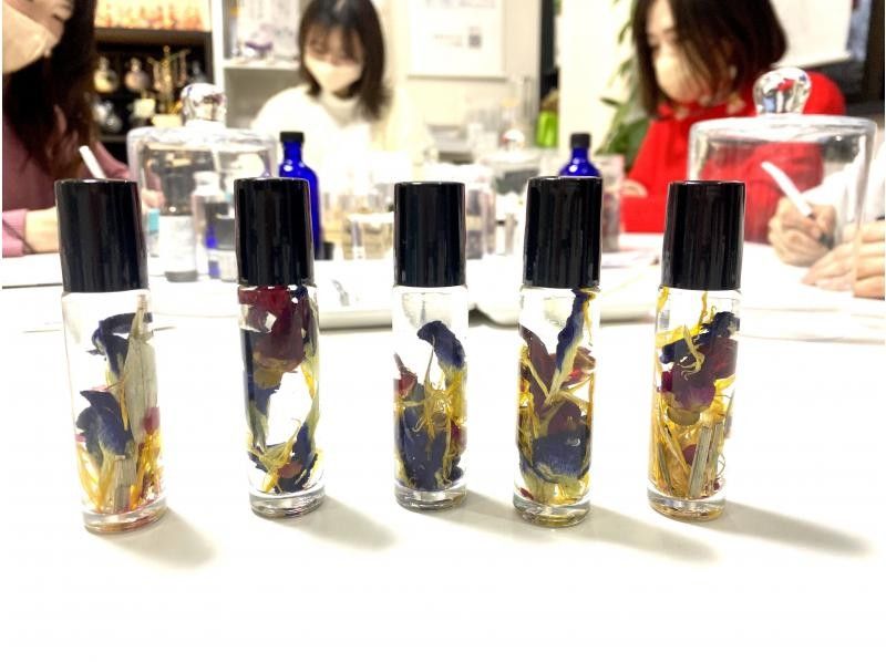 東京・門前仲町｜自分だけの香るハーバリウム作り！ロールオンアロマ体験＜土日祝限定＞の紹介画像