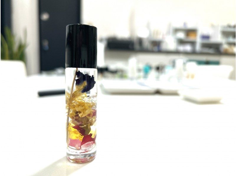 東京・門前仲町｜自分だけの香るハーバリウム作り！ロールオンアロマ体験＜土日祝限定＞の紹介画像