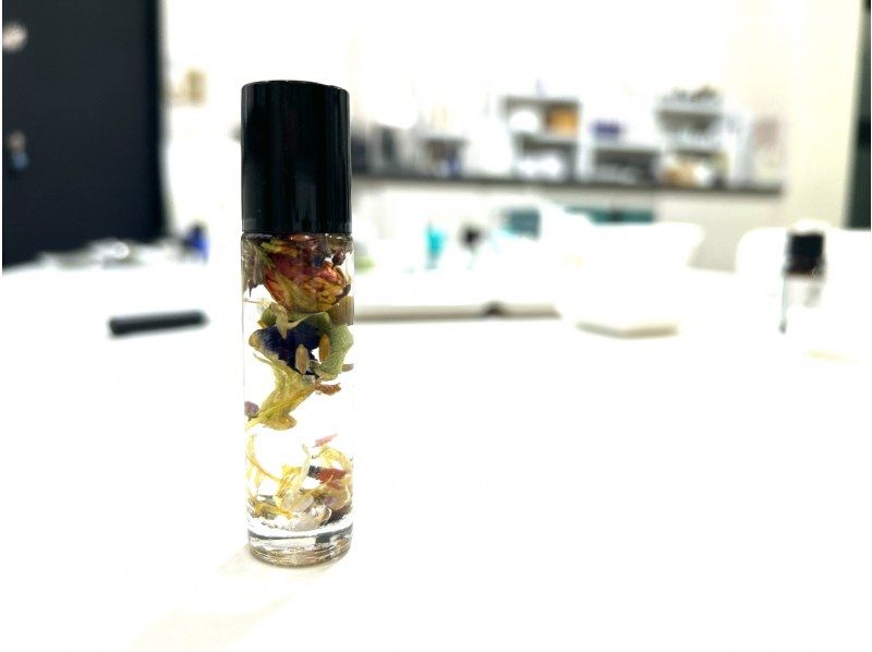 東京・門前仲町｜自分だけの香るハーバリウム作り！ロールオンアロマ体験＜土日祝限定＞の紹介画像