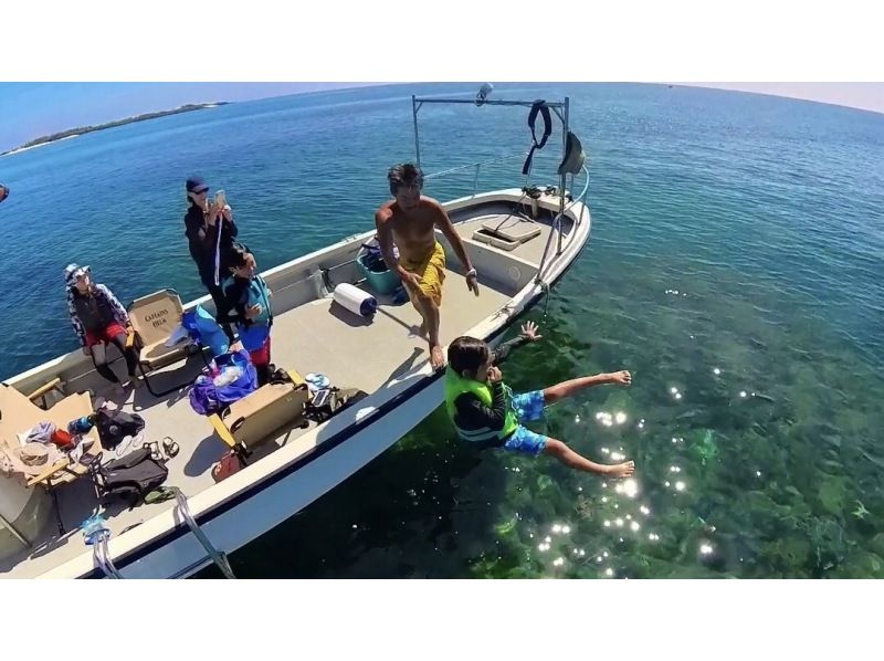 [Okinawa Uruma] 1 day Private scenic boat snorkeling, deserted island experience, BBQ, jet & SUP!