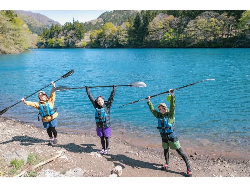 【ワンコOK】紅葉と青い湖「四万湖」を楽しめるパックラフトカヌー半日体験＊群馬・四万の紹介画像