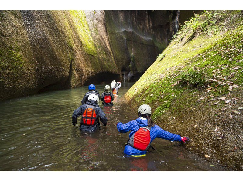 【別府・湯布院】由布川峡谷の神秘のチョックストーンを目指す★トレッキングツアー！！の紹介画像