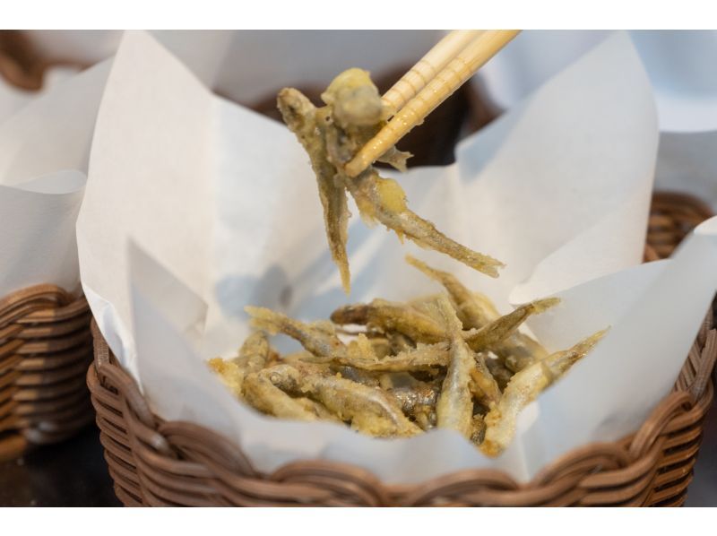 [Yamanashi Prefecture, Lake Kawaguchi] A 3-hour smelt fishing plan for families and couples! Eat smelt tempura! Experience fishing on a warm and comfortable modern dome boat!の紹介画像