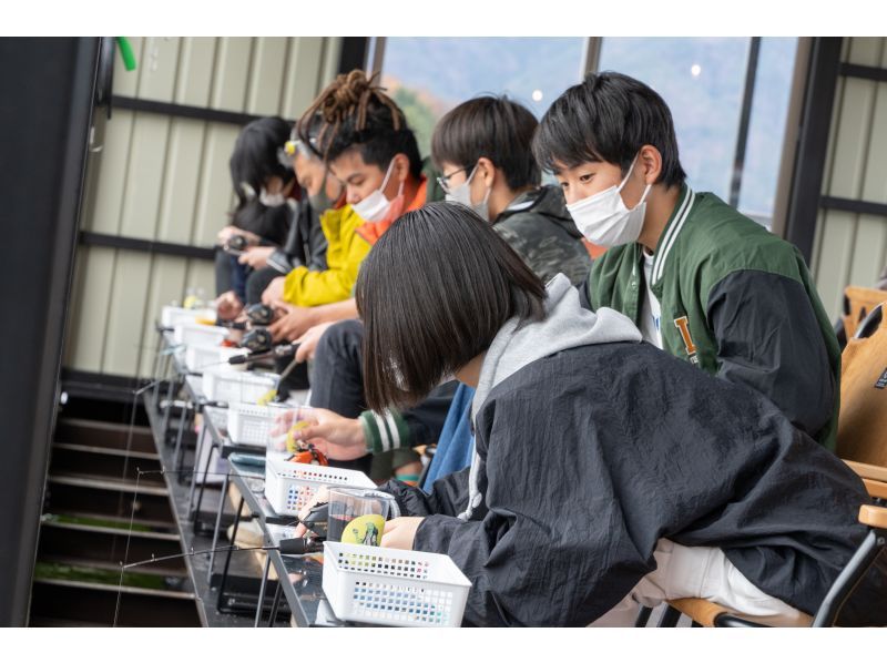 【山梨県・河口湖】ファミリー・カップル様向けワカサギ釣り3時間プラン！ワカサギの天ぷらを食べられる！暖かく快適な最新ドーム船で釣り体験！