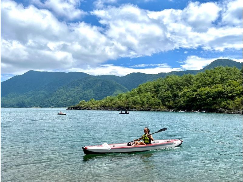 [Yamanashi/Fujigoko/Saiko] "Your own private plan" Observe nature from a clear lake with a kayak! ☆ Eco guided tour of the lake at the foot of Mt. Fujiの紹介画像