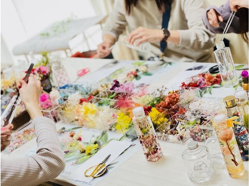 Herbarium making experience at "atilier Unmi" in Tokyo