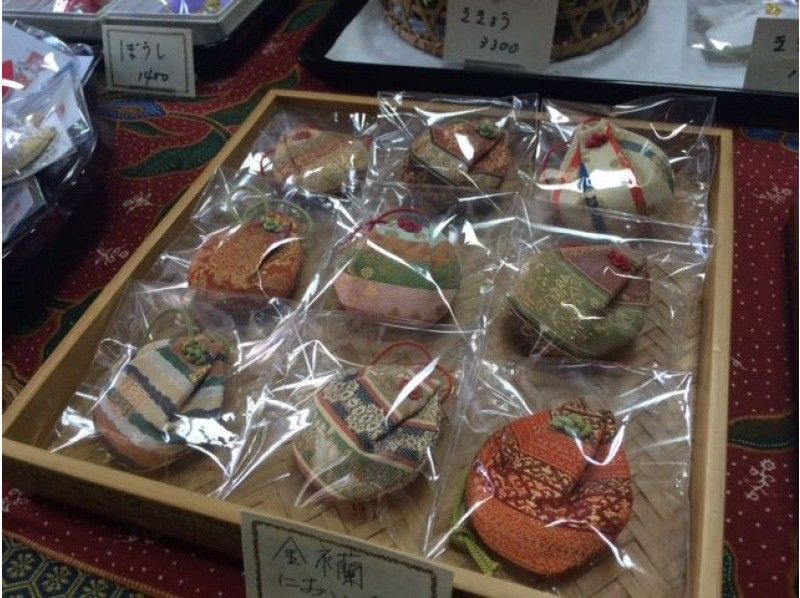 【京都・京都市】西陣織の華やかな金襴を用いて作る「におい袋手作り体験」＜手作りにおい袋の専門店＞の紹介画像