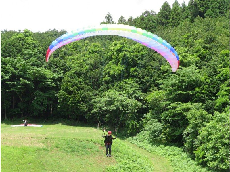 [ita埼玉／常川町]旅途中轻松漂浮！滑翔伞半日体验课程·18岁以上即可の紹介画像