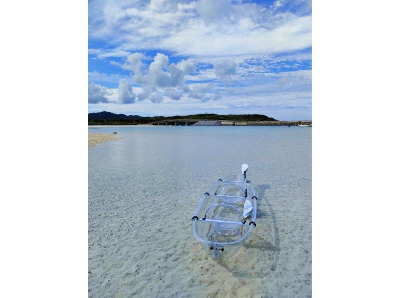[Okinawa Kumejima] Kumejima's first! Transparent to the bottom of the sea ☆ Clear Kayakの紹介画像