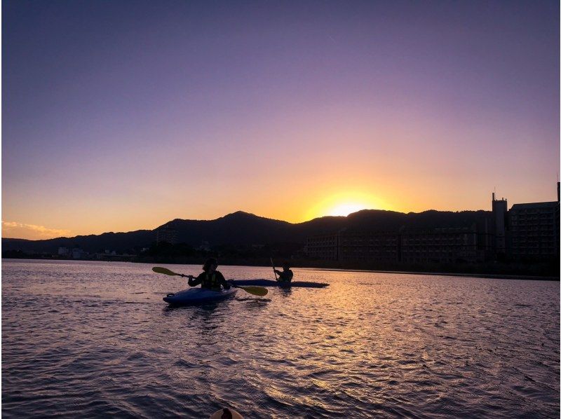 Lake Biwa Sunset Kayak Experienceの紹介画像