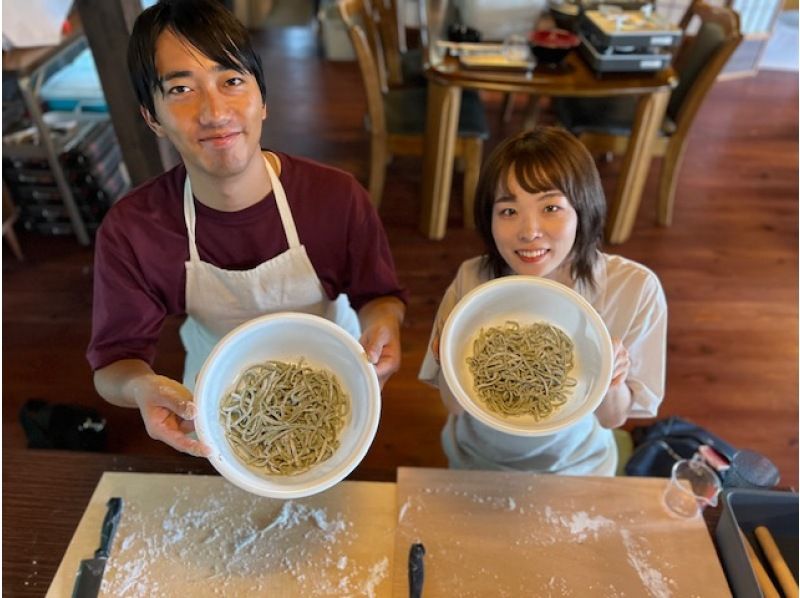 [京都]日本獨有！體驗用當地和束茶製作茶蕎麥麵！老師會細心支持你的！對於初學者、兒童和老人來說都是安全的！ 200人可以の紹介画像