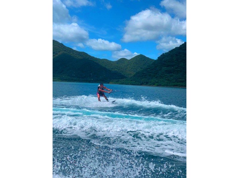 奄美大島★船でしか行けないコウトリビーチ【当日予約可能】ボートチャーター6名乗り(貸切3時間）ドローン空撮、GoPro動画での無料撮影付き！の紹介画像