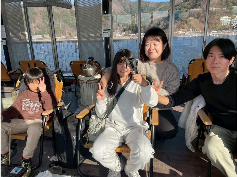 【山梨県・河口湖】初心者様向けワカサギ釣り１時間30分プラン！ワカサギの天ぷらを食べられる！暖かく快適な最新ドーム船で釣り体験！の紹介画像