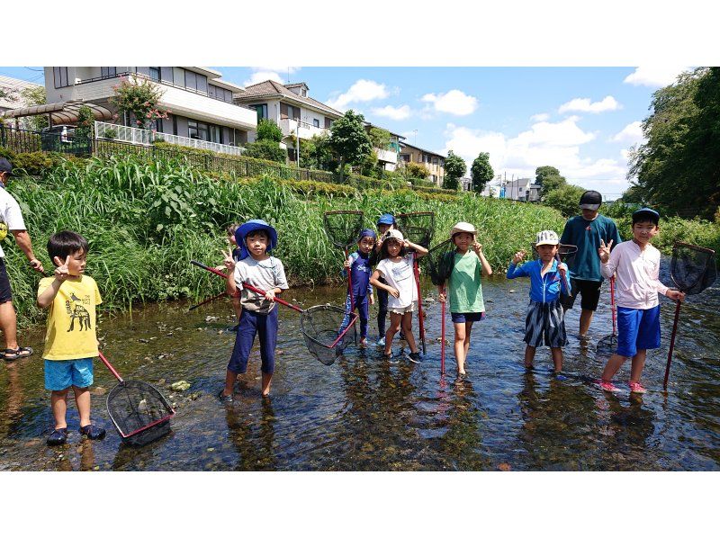No.1 Popularity [Tokyo, Chofu] 9AM-13PM - Family-friendly * Forest tour to search for rhinoceros beetle larvae and spring water dragonfly nymphs (free rental of silly boots and electric bicycles)の紹介画像