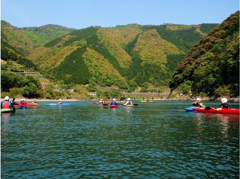 [โคชิชิมันโตะล่องเรือไปตามแม่น้ำ] เริ่มจากตอนบ่ายเดินทางไปแม่น้ำง่ายไปครึ่งวันทัวร์ระยะสั้น 4 กม. [เรือแคนู]の紹介画像