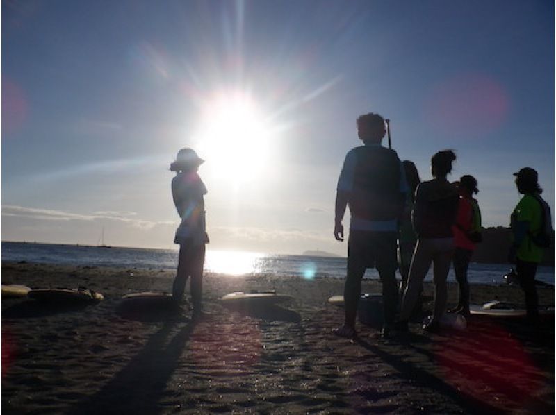 【湘南・逗子】夕焼けを見ながら海上散歩！逗子海岸でのんびりSUPクルーズ・小学1年生から参加OK！ [写真撮影付き]の紹介画像
