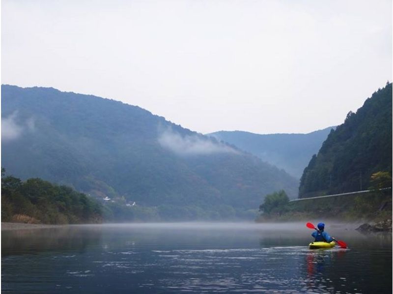 [โคชิชิมันโตะล่องแพในแม่น้ำ] การออกเดินทางตอนเช้าสามารถทำได้ในฤดูหนาว! ทัวร์ครึ่งวัน 6 กม. [เรือแคนู จำกัด ฤดูหนาว]の紹介画像