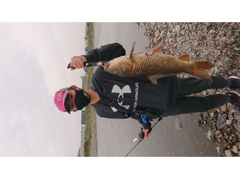 [Tokyo/Tamagawa] Held from 5:00 AM, 8:00 AM, 11:00 AM, 14:00 PM *For families* Lure fishing experience for smallmouth bass, catfish, and Japanese carpの紹介画像