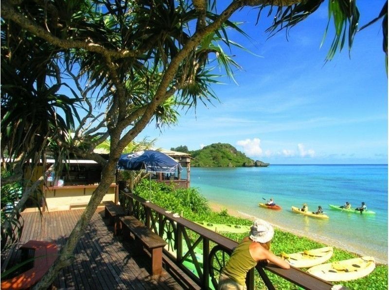 [Okinawa Onna Village] Sea kayak cliff adventure tour (90 minutes)の紹介画像