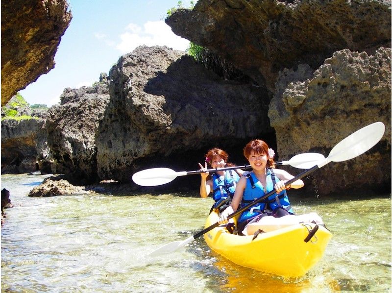 [Okinawa Onna Village] Sea kayak cliff adventure tour (90 minutes)の紹介画像