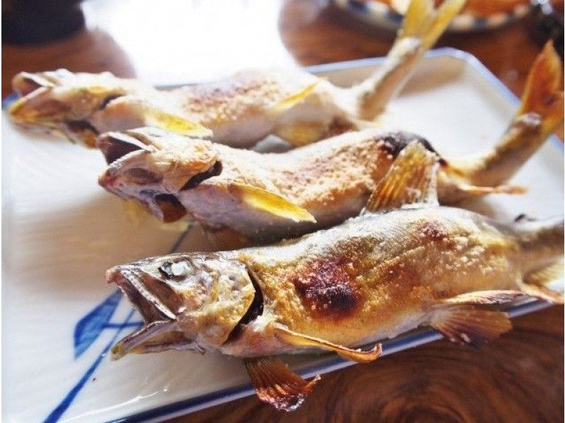 【群馬・吾妻】日本名水百選に選ばれた「箱島湧水」で育った魚を3匹釣って調理して食べる！手ぶらでOKお気軽プラン♪の紹介画像