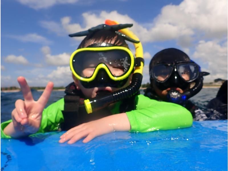 [From Ginowan Marina] Fully chartered boat charter [Snorkeling, off the west coast, 2 hours course] Popular with families and groups ♪ Sponsored by reliable professional guides!の紹介画像