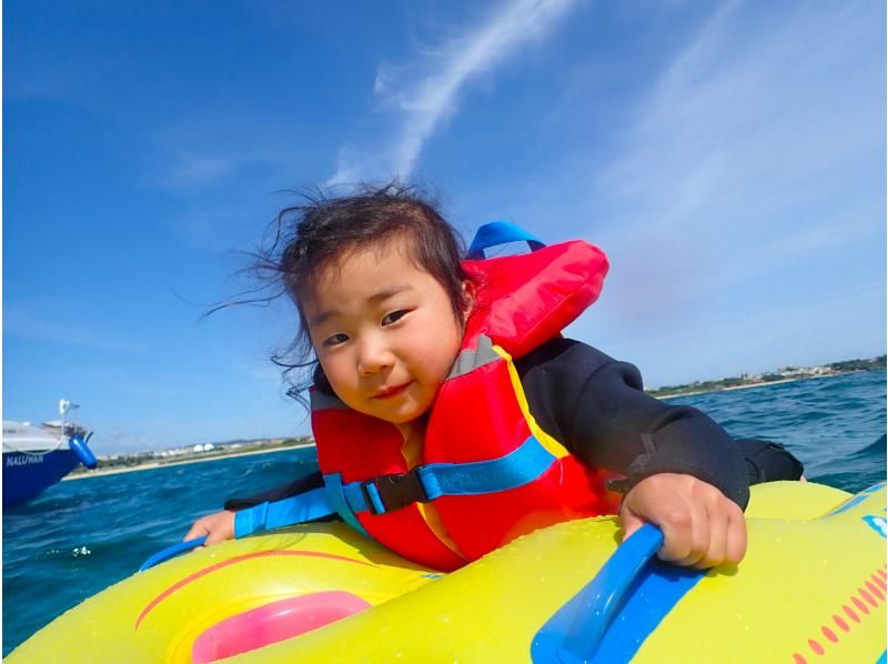 [從宜野灣碼頭出發]完全包船[浮潛，Kerama Chibishi，5小時課程]孩子們可以♪安心☆由經過認證的專業導遊贊助！の紹介画像