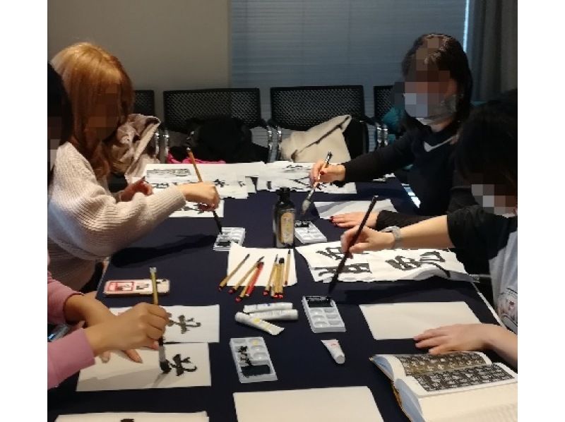 【Ginza, Tokyo】Experience of Japanese calligraphy and Seal carvingの紹介画像
