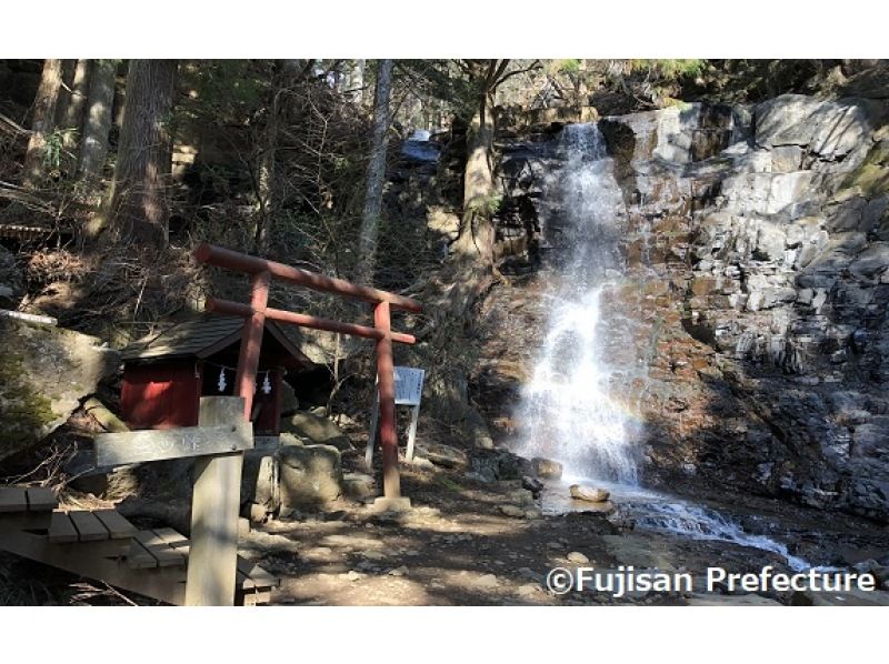 [With a guide! Private tour】Kawaguchi Asama Shrine/Haha no Shirataki Scenic Tour *English guide availableの紹介画像