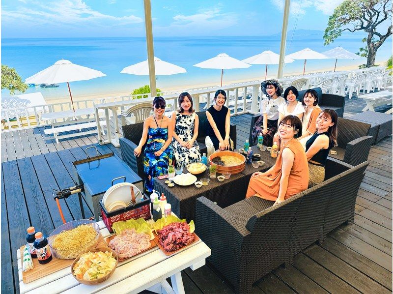 [Okinawa Tsuken Island] BBQ & boat snorkeling on the wooden deck terrace with all seats ocean view!