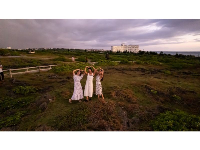 ＜沖縄・読谷　残波＞選べるフォトツアー＊サプライズ,プロポーズ、家族写真をドローン、ムービー入れながらの紹介画像