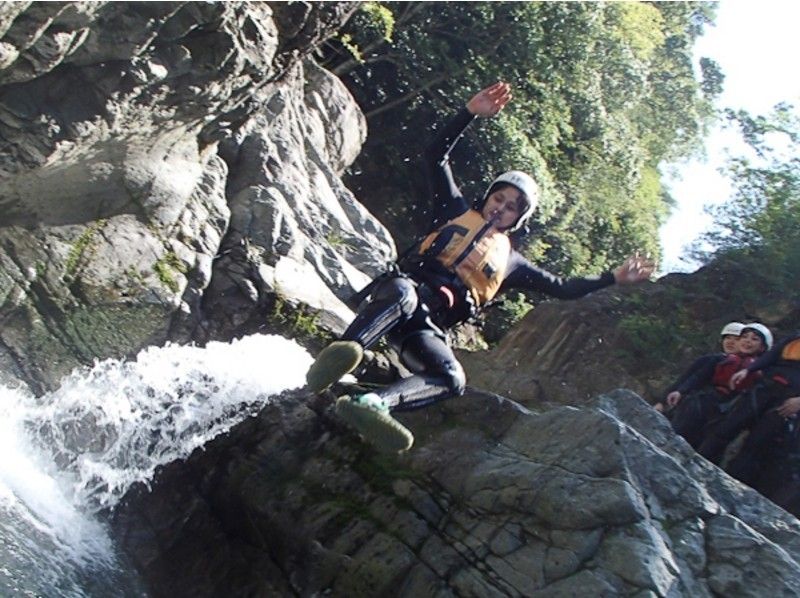 【滋賀】巨大な滝にチャレンジ！キャニオニング渋川七滝の紹介画像